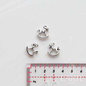 Лошадка-качалка