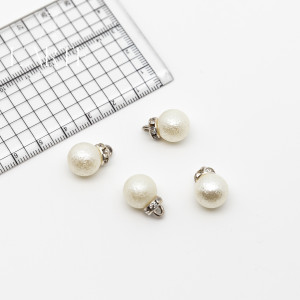 Жемчужина с серебряным держателем