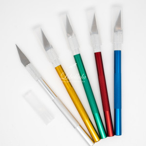 Макетный нож