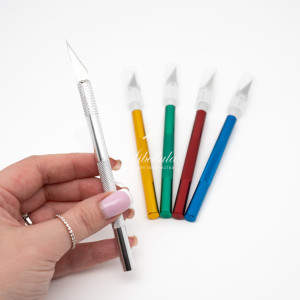 Макетный нож