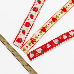Тесьма с вышивкой