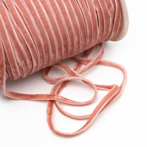 Бархатная лента (двухсторонняя) Бархатная лента (двухсторонняя)