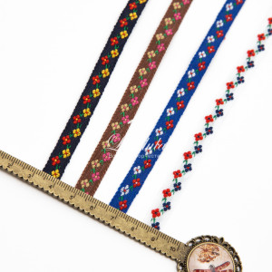 Тесьма с вышивкой