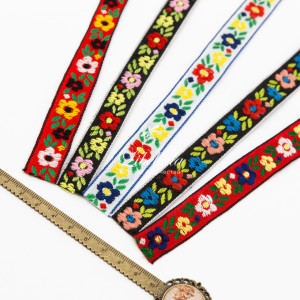 Тесьма с вышивкой